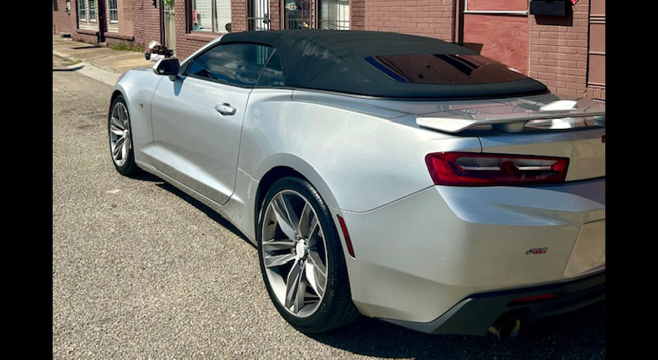 3rd Image of a 2018 CHEVROLET CAMARO R/S