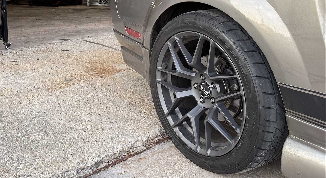 7th Image of a 2005 FORD MUSTANG GT