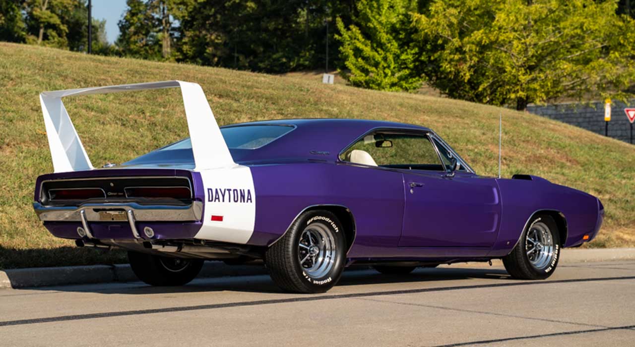 3rd Image of a 1970 DODGE CHARGER DAYTONA