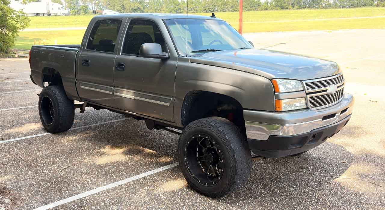 1st Image of a 2005 CHEVROLET SILVERADO Z71 4X4