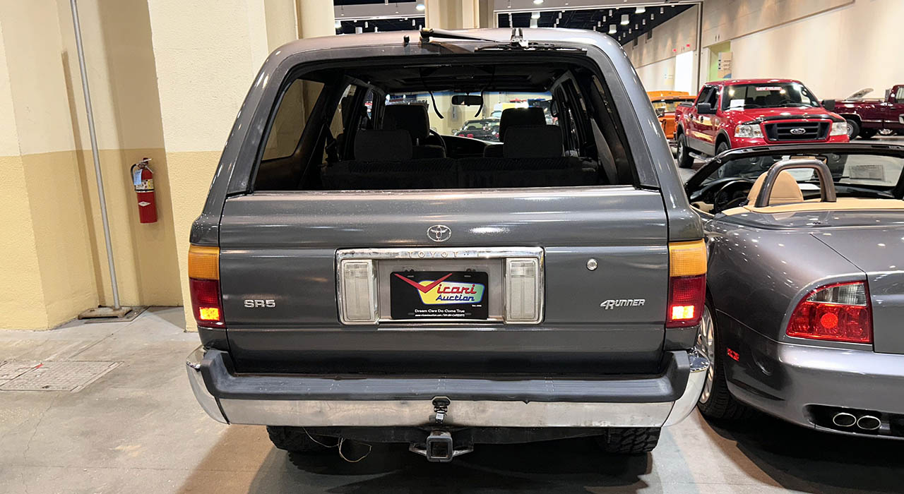 3rd Image of a 1993 TOYOTA 4RUNNER SR5