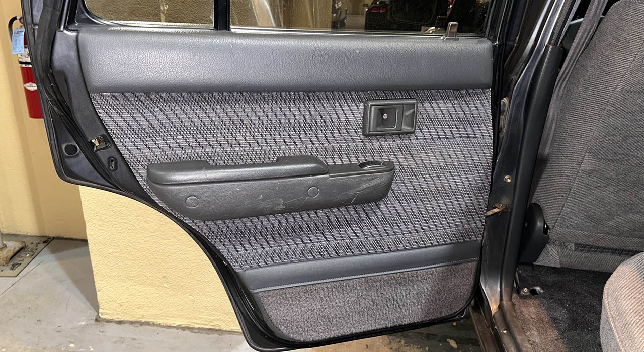 5th Image of a 1993 TOYOTA 4RUNNER SR5