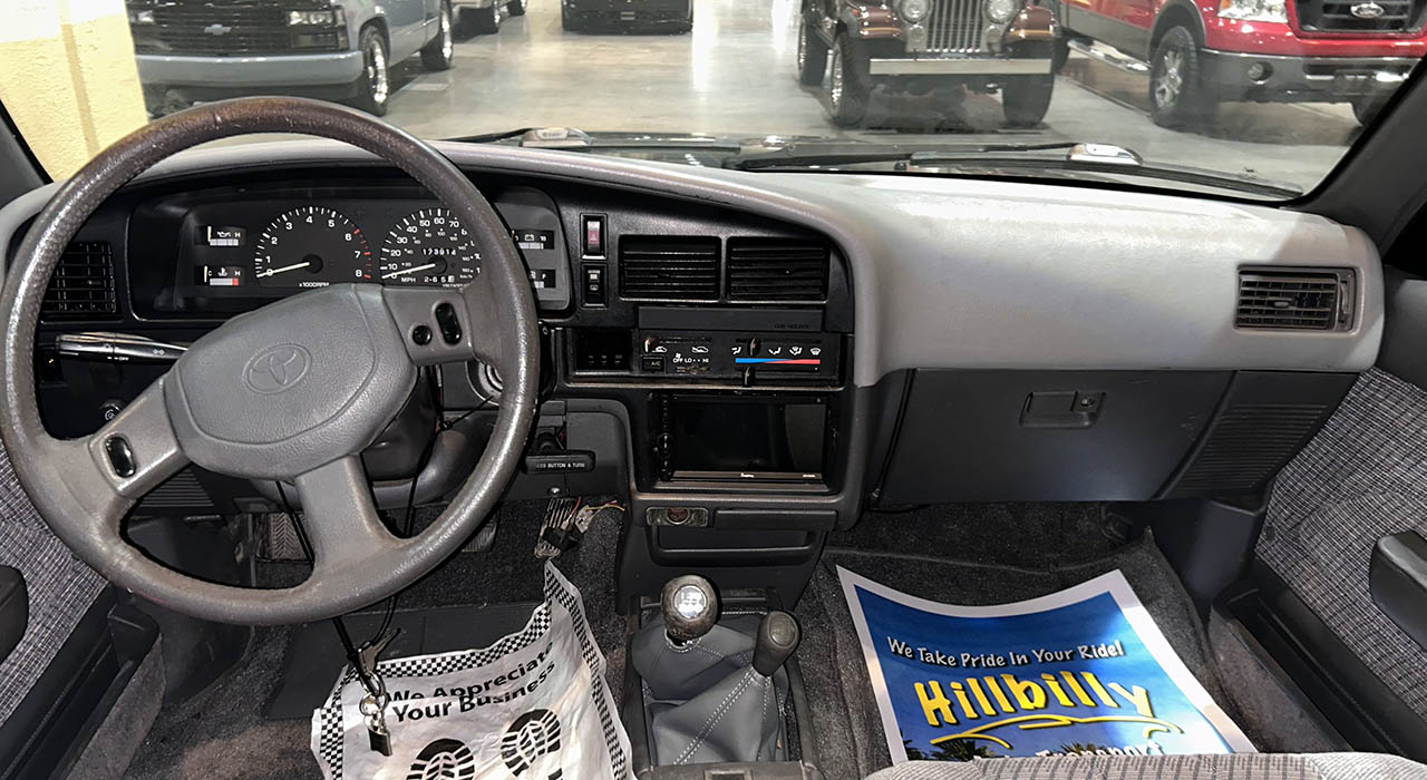 6th Image of a 1993 TOYOTA 4RUNNER SR5