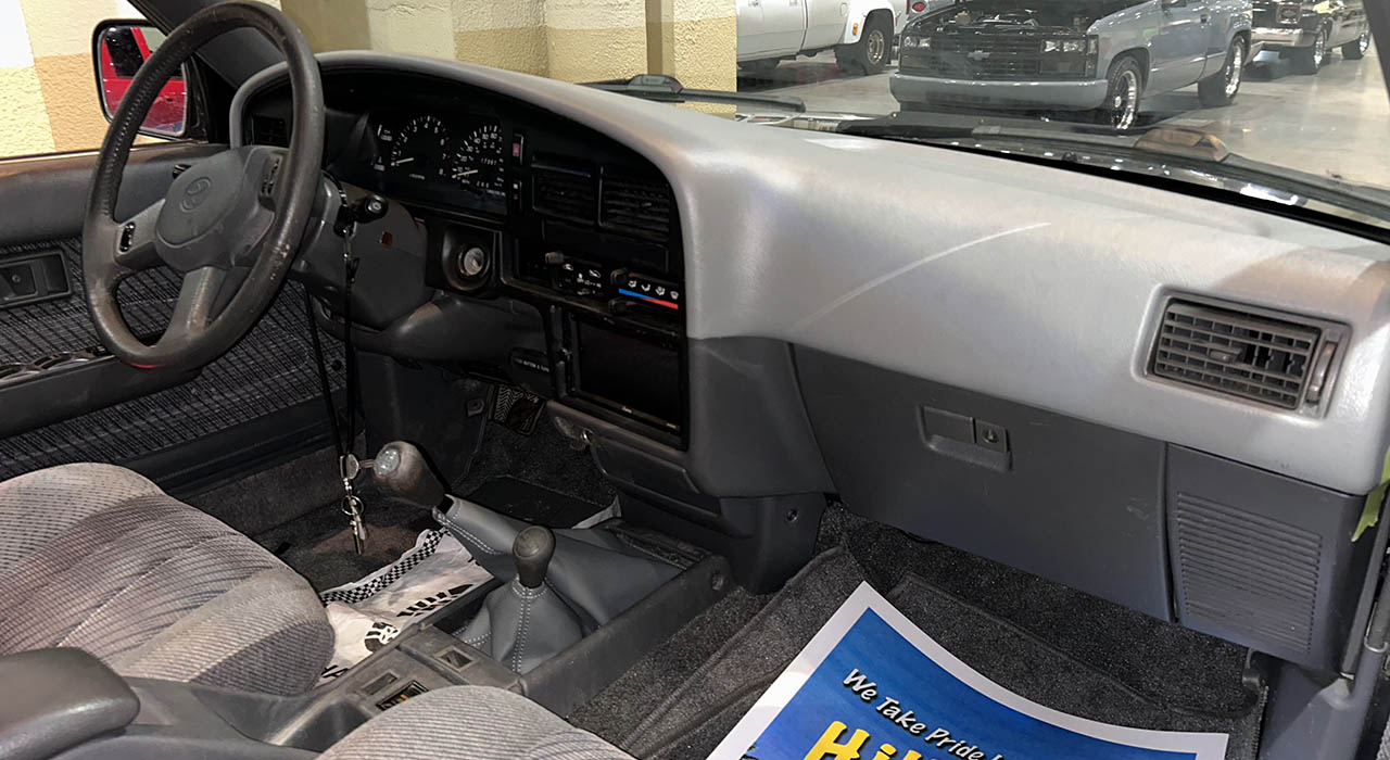 7th Image of a 1993 TOYOTA 4RUNNER SR5