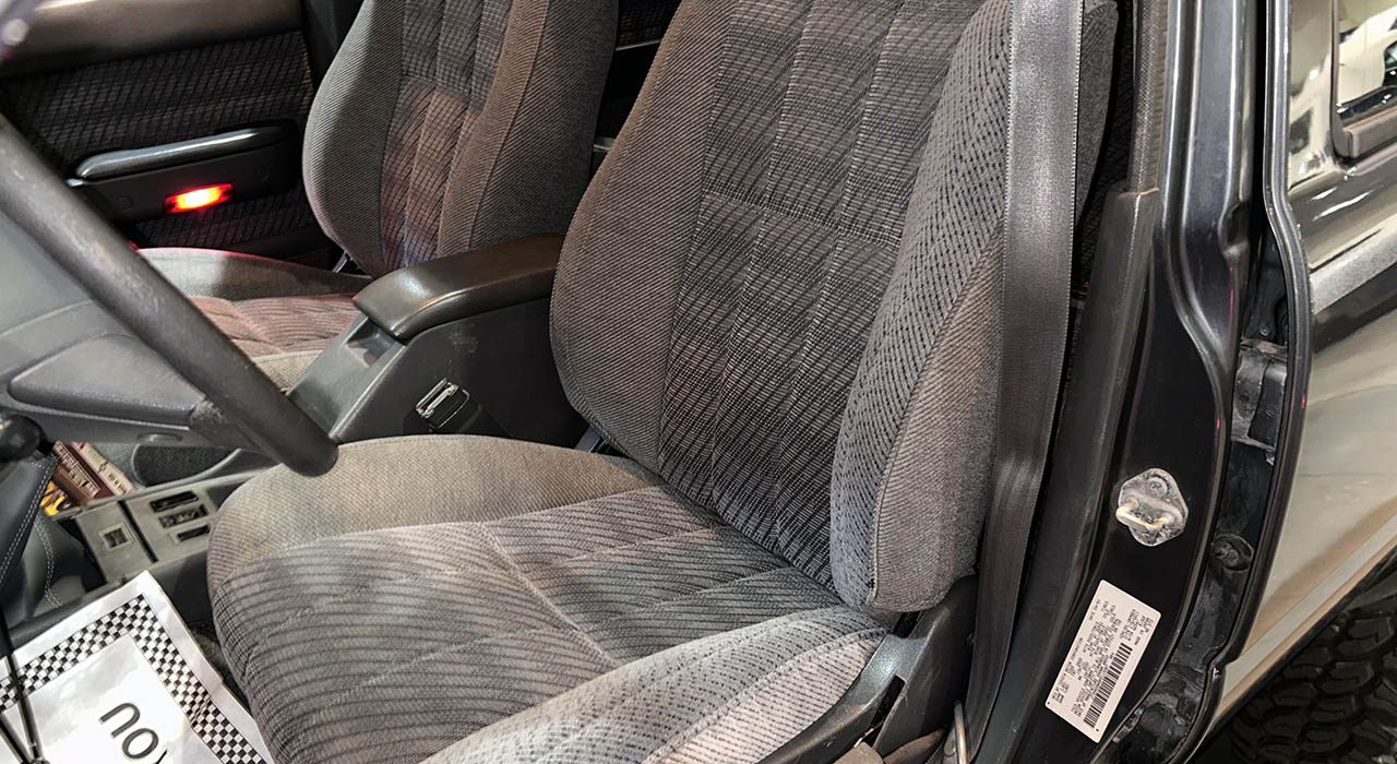 8th Image of a 1993 TOYOTA 4RUNNER SR5