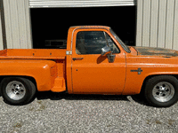 Image 6 of 9 of a 1984 CHEVROLET C10