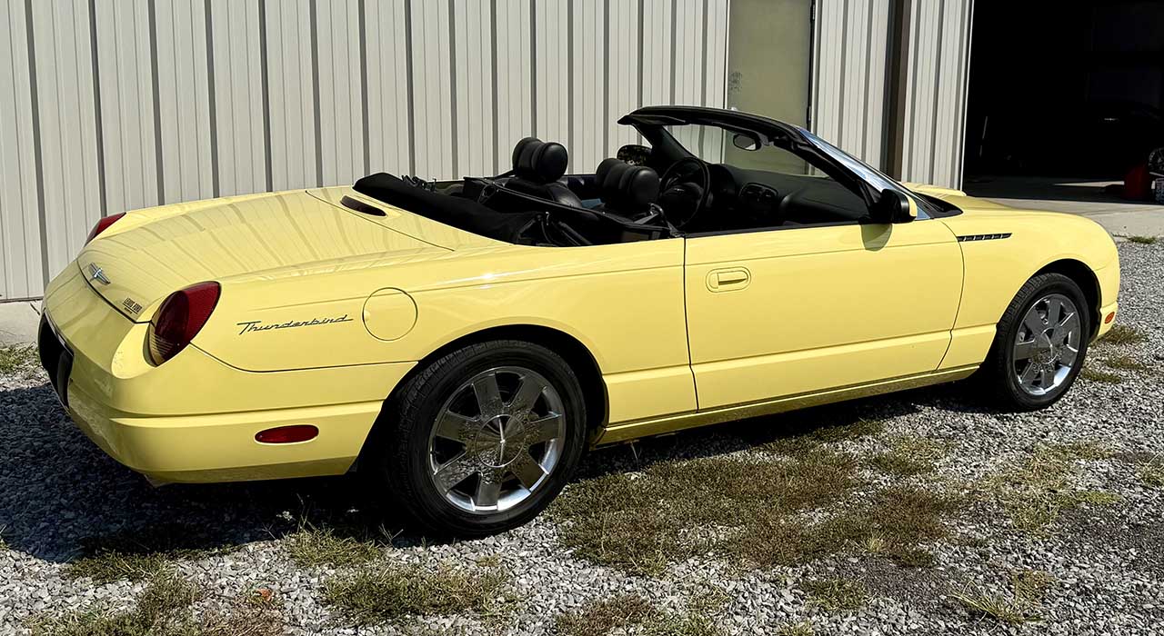 2nd Image of a 2002 FORD 1 FA