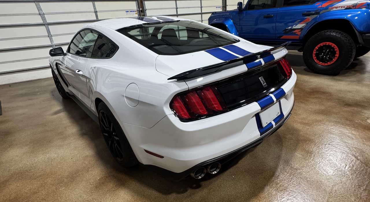 2nd Image of a 2018 FORD MUSTANG SHELBY