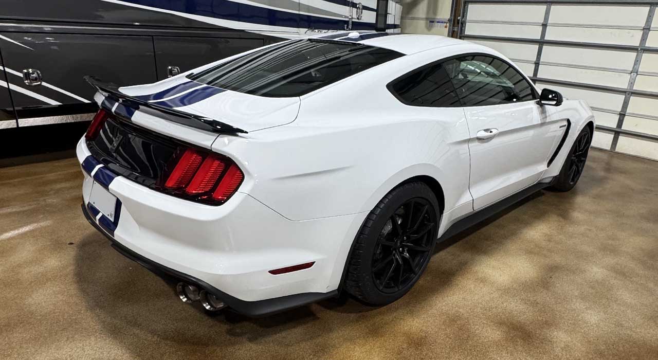 3rd Image of a 2018 FORD MUSTANG SHELBY