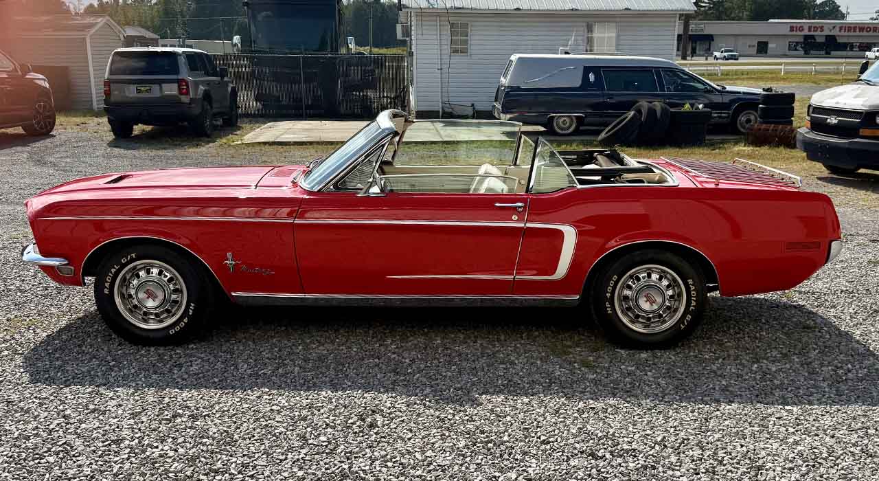 2nd Image of a 1968 FORD MUSTANG