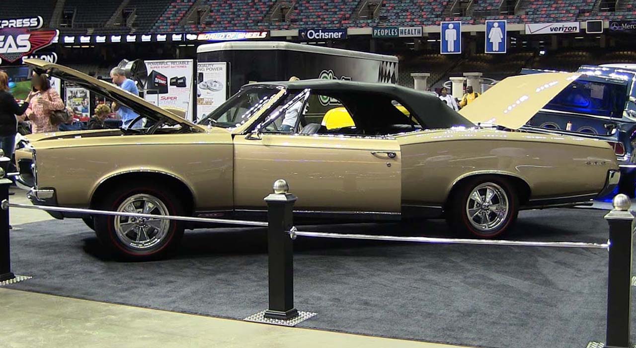 2nd Image of a 1967 PONTIAC GTO