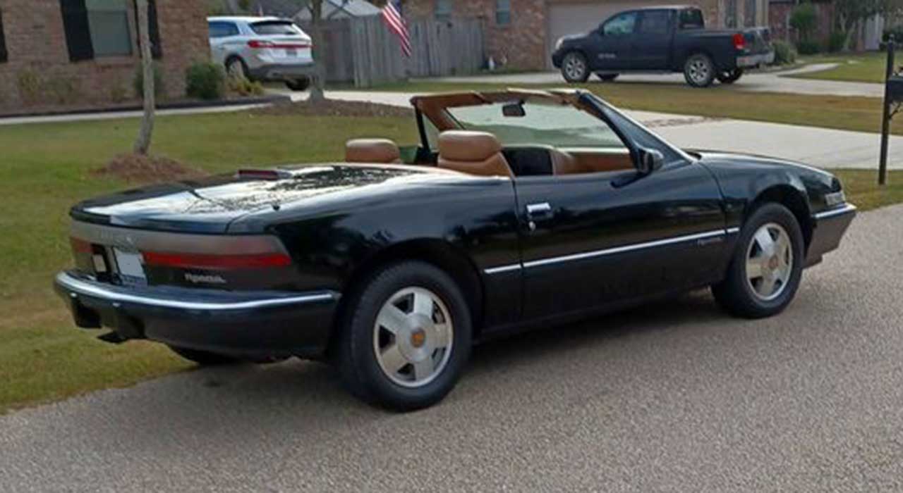 2nd Image of a 1990 BUICK REATTA