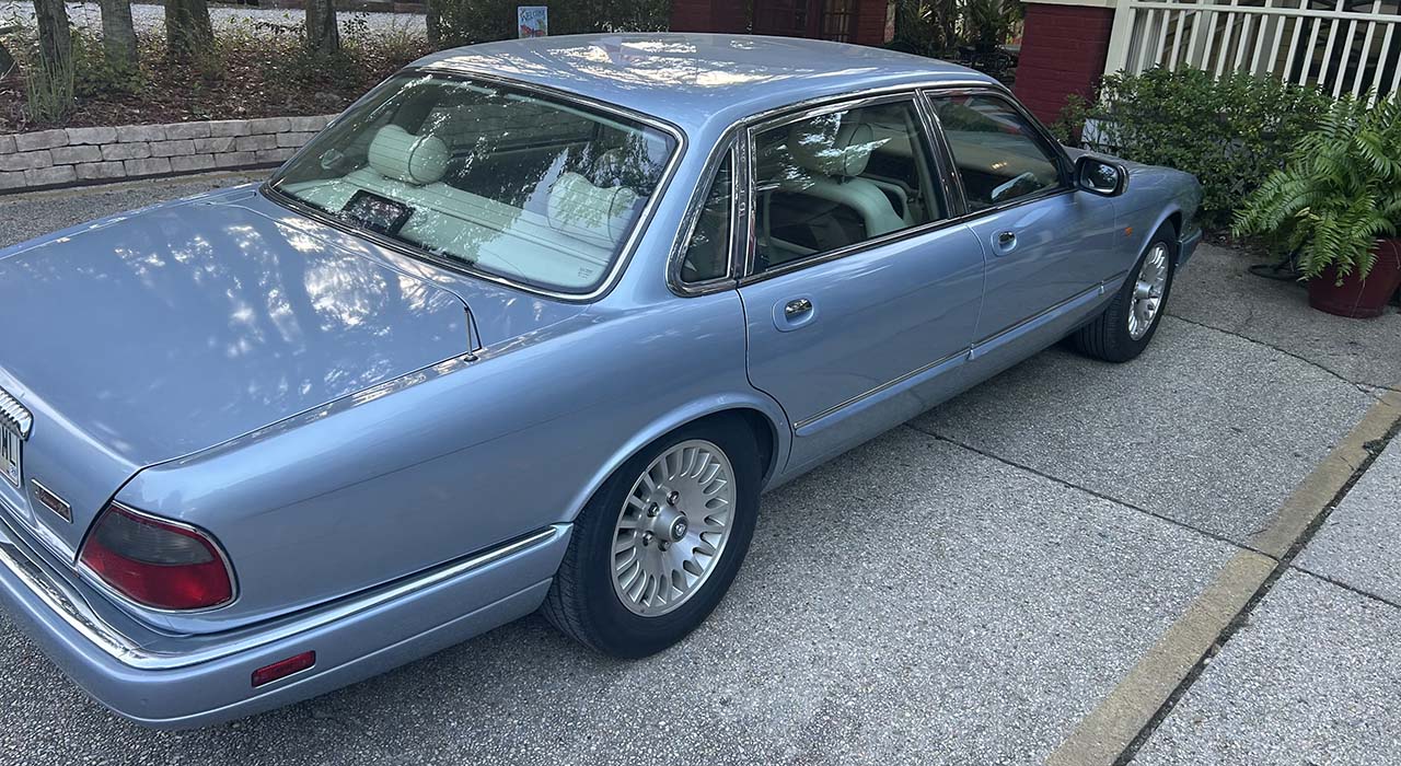 2nd Image of a 1996 JAGUAR XJ6 XJ VANDEN PLAS