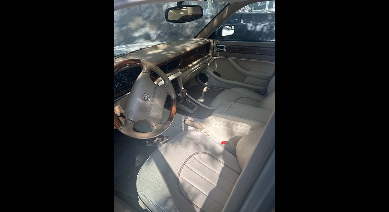 8th Image of a 1996 JAGUAR XJ6 XJ VANDEN PLAS