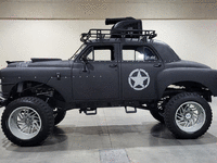 Image 5 of 29 of a 1950 CHRYSLER WINDSOR