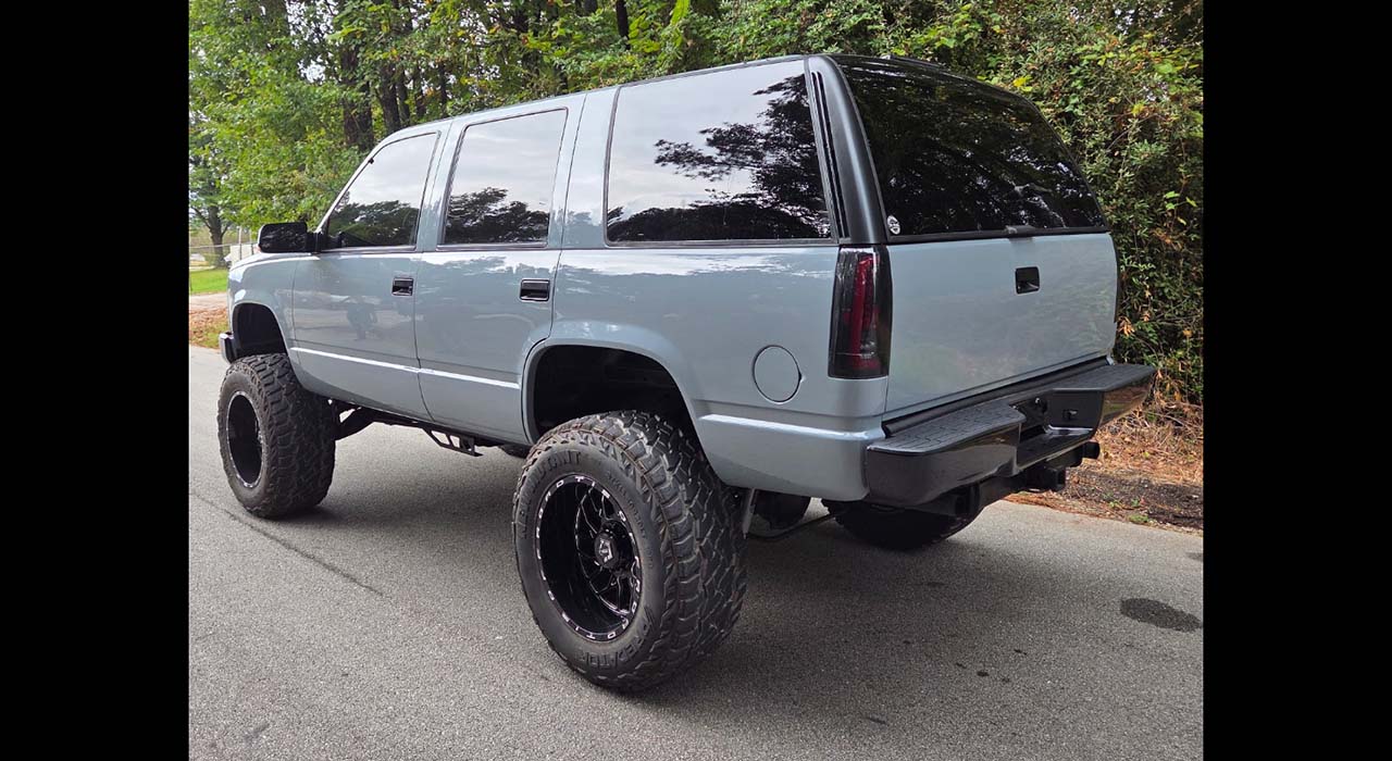 2nd Image of a 1995 GMC YUKON 1500