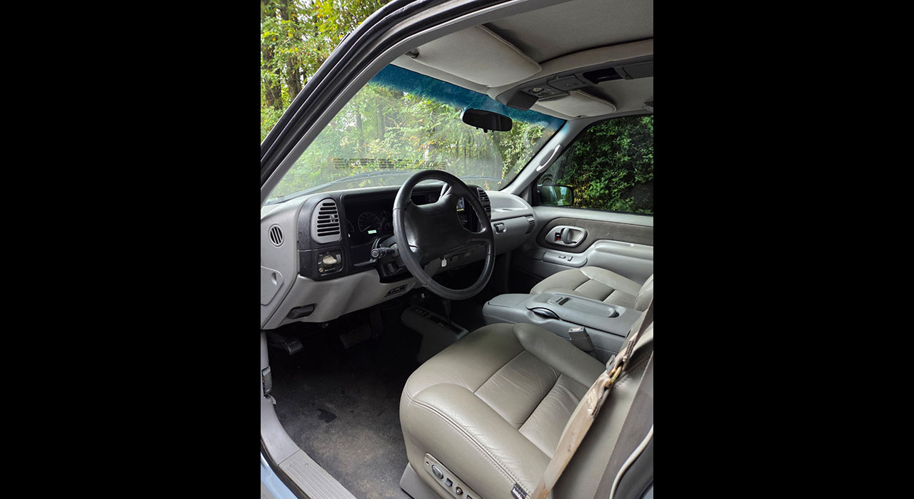 4th Image of a 1995 GMC YUKON 1500