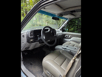 Image 5 of 7 of a 1995 GMC YUKON 1500
