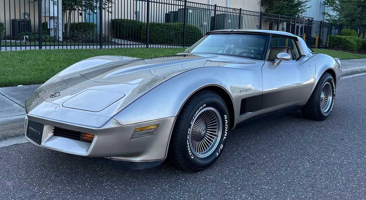 1st Image of a 1982 CHEVROLET CORVETTE