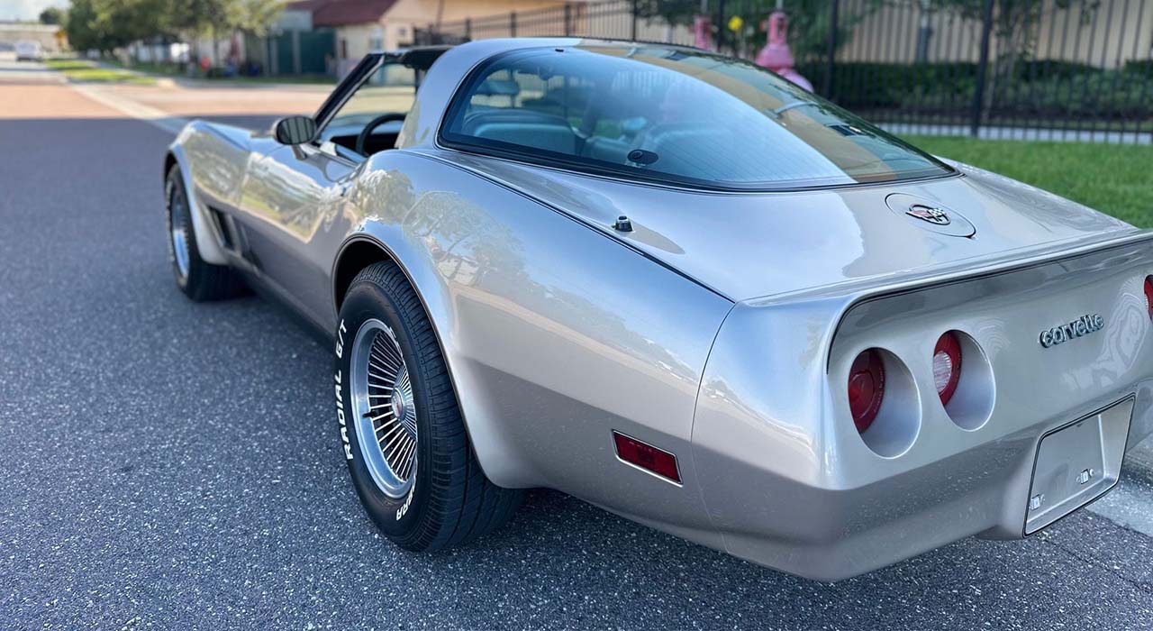 4th Image of a 1982 CHEVROLET CORVETTE