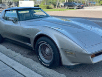 Image 4 of 25 of a 1982 CHEVROLET CORVETTE