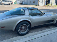 Image 6 of 25 of a 1982 CHEVROLET CORVETTE