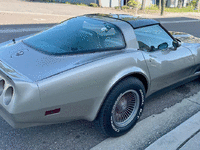 Image 7 of 25 of a 1982 CHEVROLET CORVETTE