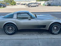 Image 9 of 25 of a 1982 CHEVROLET CORVETTE