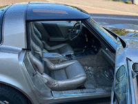 Image 14 of 25 of a 1982 CHEVROLET CORVETTE