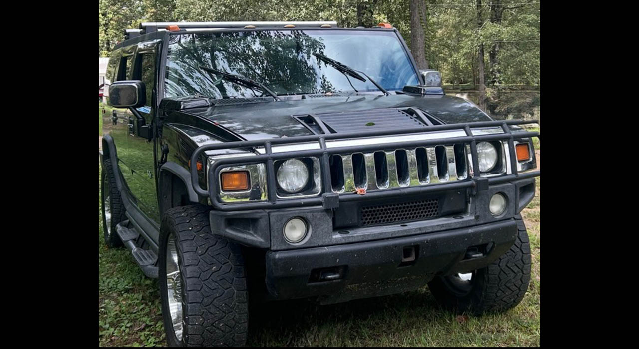 2nd Image of a 2004 HUMMER H2 3/4 TON