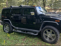 Image 2 of 3 of a 2004 HUMMER H2 3/4 TON