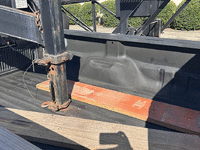 Image 5 of 12 of a 2006 FORD F350