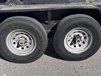 Image 6 of 12 of a 2006 FORD F350