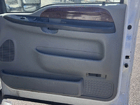 Image 7 of 12 of a 2006 FORD F350