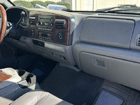 Image 10 of 12 of a 2006 FORD F350