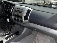 Image 10 of 14 of a 2006 TOYOTA TACOMA PRERUNNER