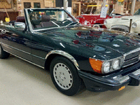 Image 2 of 17 of a 1988 MERCEDES-BENZ 560 560SL