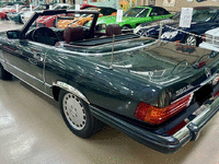 Image 3 of 17 of a 1988 MERCEDES-BENZ 560 560SL