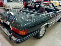 Image 4 of 17 of a 1988 MERCEDES-BENZ 560 560SL