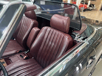Image 9 of 17 of a 1988 MERCEDES-BENZ 560 560SL