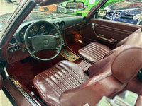Image 10 of 17 of a 1988 MERCEDES-BENZ 560 560SL