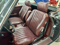 Image 11 of 17 of a 1988 MERCEDES-BENZ 560 560SL