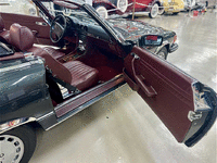 Image 12 of 17 of a 1988 MERCEDES-BENZ 560 560SL