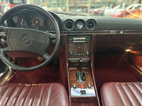 Image 14 of 17 of a 1988 MERCEDES-BENZ 560 560SL
