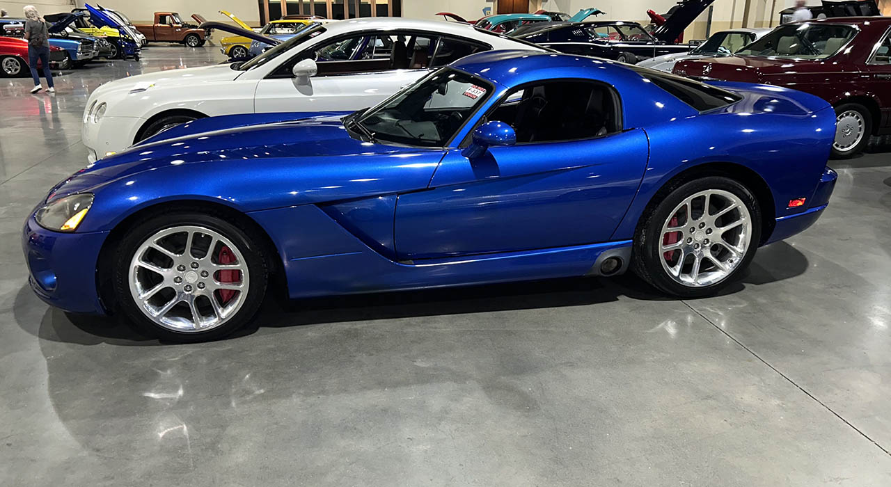 2nd Image of a 2006 DODGE VIPER GTS