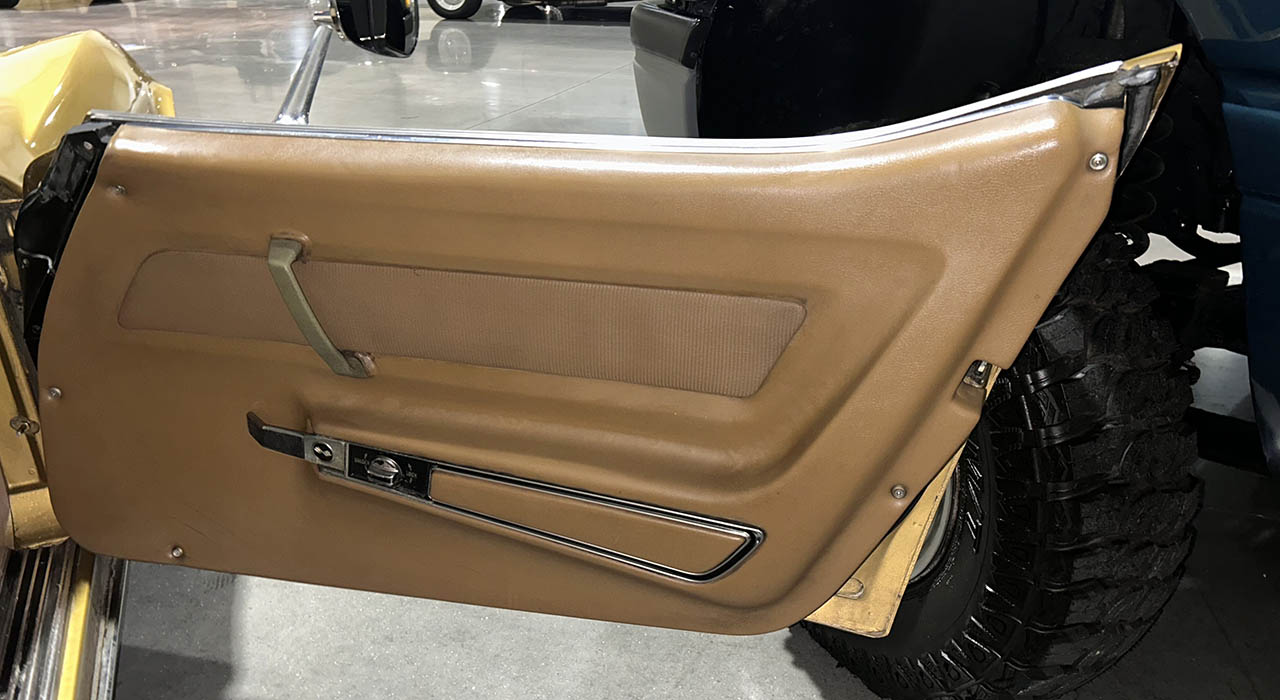 4th Image of a 1969 CHEVROLET CORVETTE