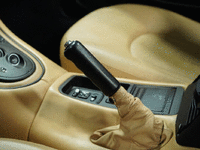 Image 25 of 26 of a 2003 MASERATI SPYDER NORTH AMERICA SPECIF