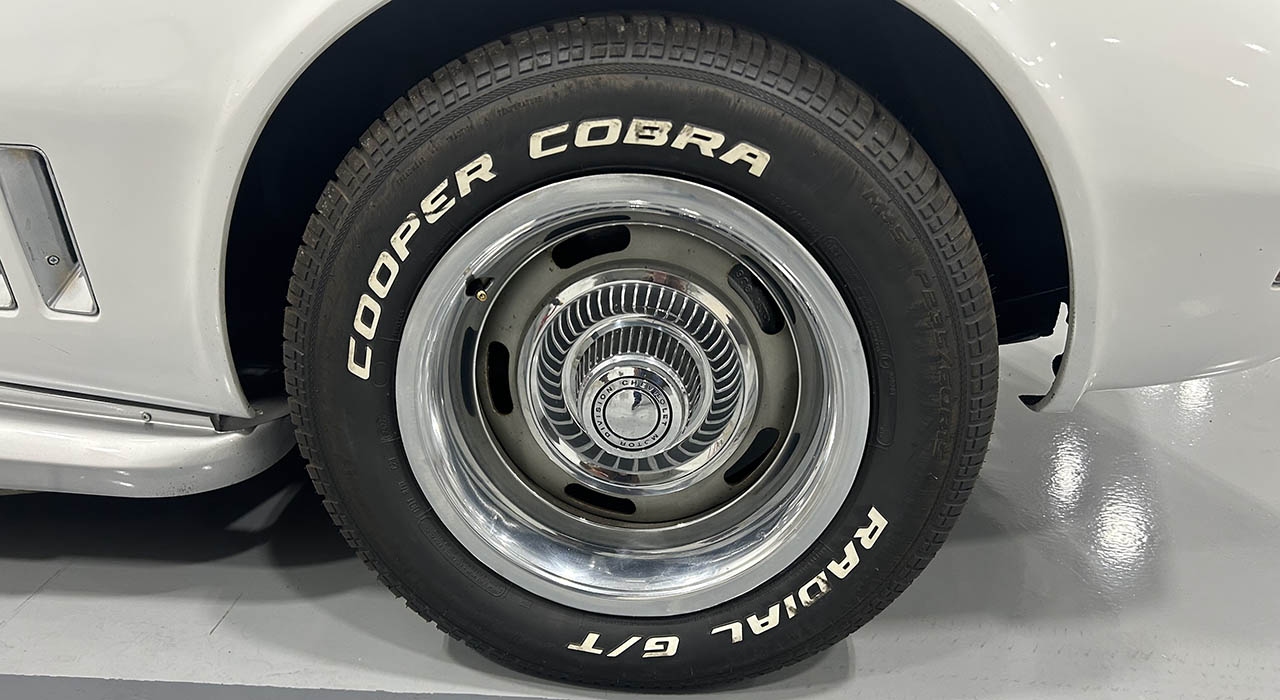 5th Image of a 1969 CHEVROLET CORVETTE