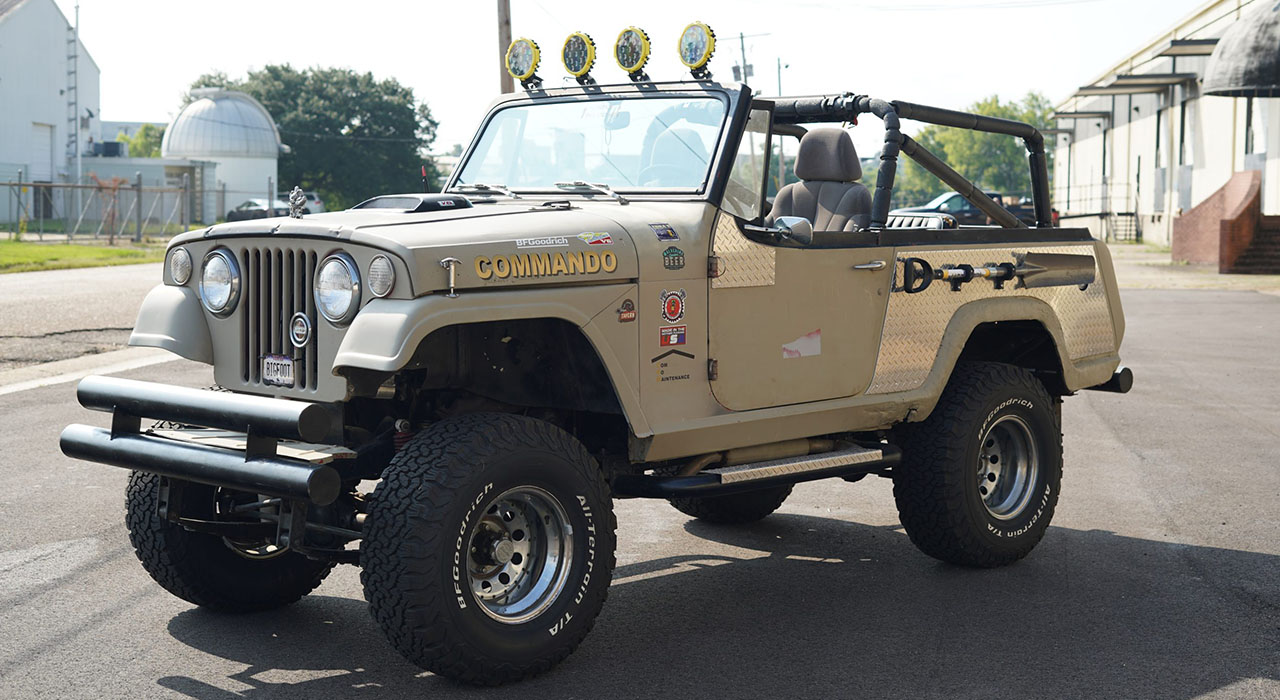 2nd Image of a 1970 JEEP COMMANDO