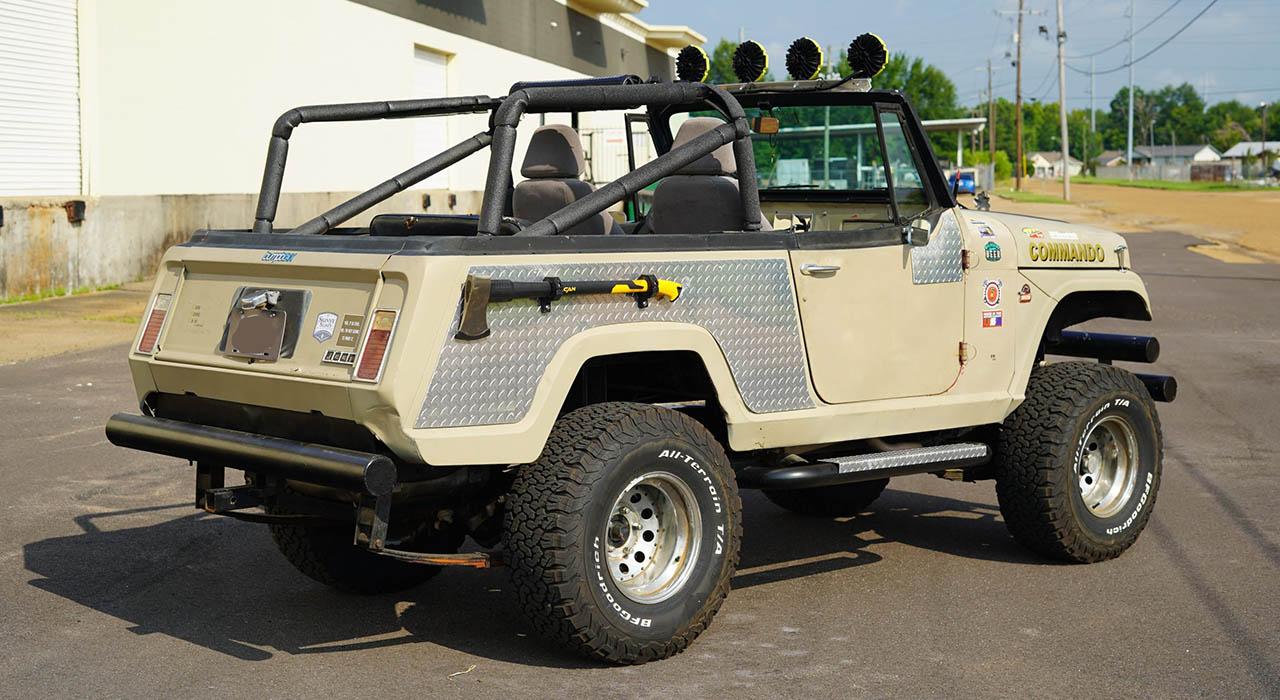 4th Image of a 1970 JEEP COMMANDO